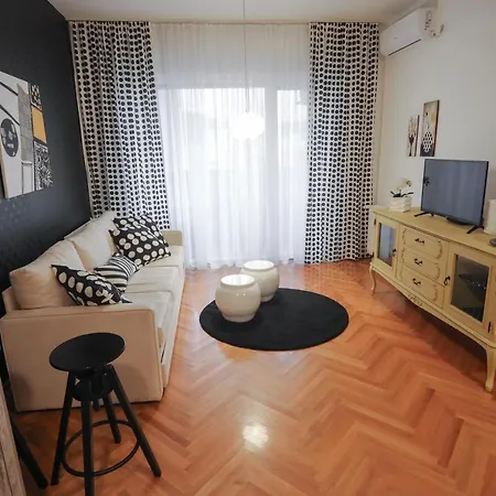 Tufna Apartment *